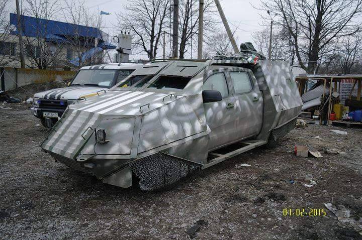 Украинский БТР-3Е1 на выставке IDEX-2015, а ХКБМ изготовило вариант БТР-4 с дополнительной защитой Украинский БТР-3Е1 на выставке IDEX-2015, а ХКБМ изготовило вариант БТР-4 с дополнительной защитой