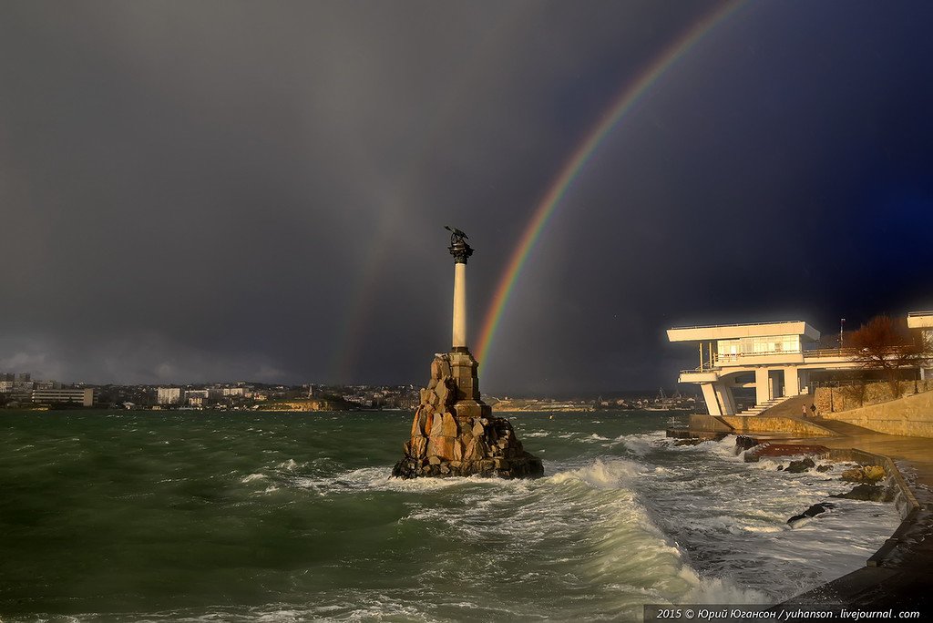 В Севастополе радуга и шторм. В Севастополе радуга и шторм.