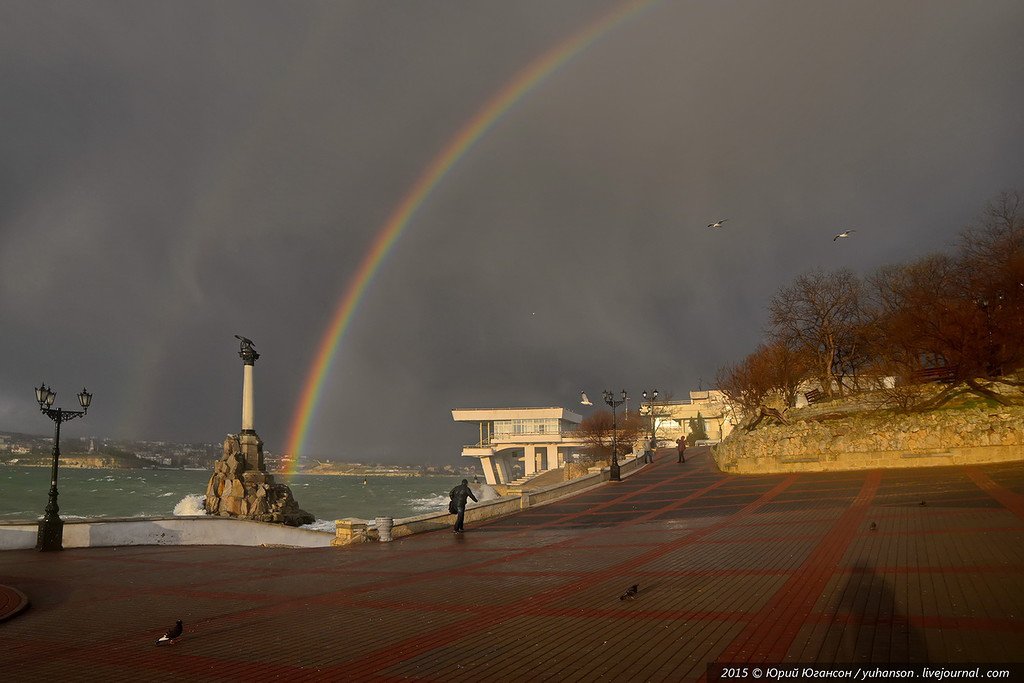 В Севастополе радуга и шторм. В Севастополе радуга и шторм.