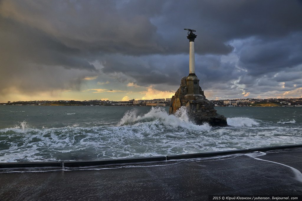 В Севастополе радуга и шторм. В Севастополе радуга и шторм.