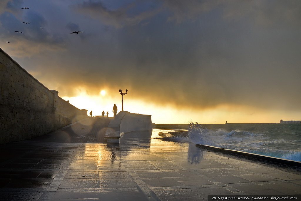 В Севастополе радуга и шторм. В Севастополе радуга и шторм.