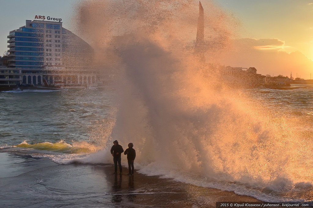 В Севастополе радуга и шторм. В Севастополе радуга и шторм.
