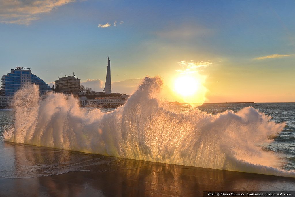 В Севастополе радуга и шторм. В Севастополе радуга и шторм.