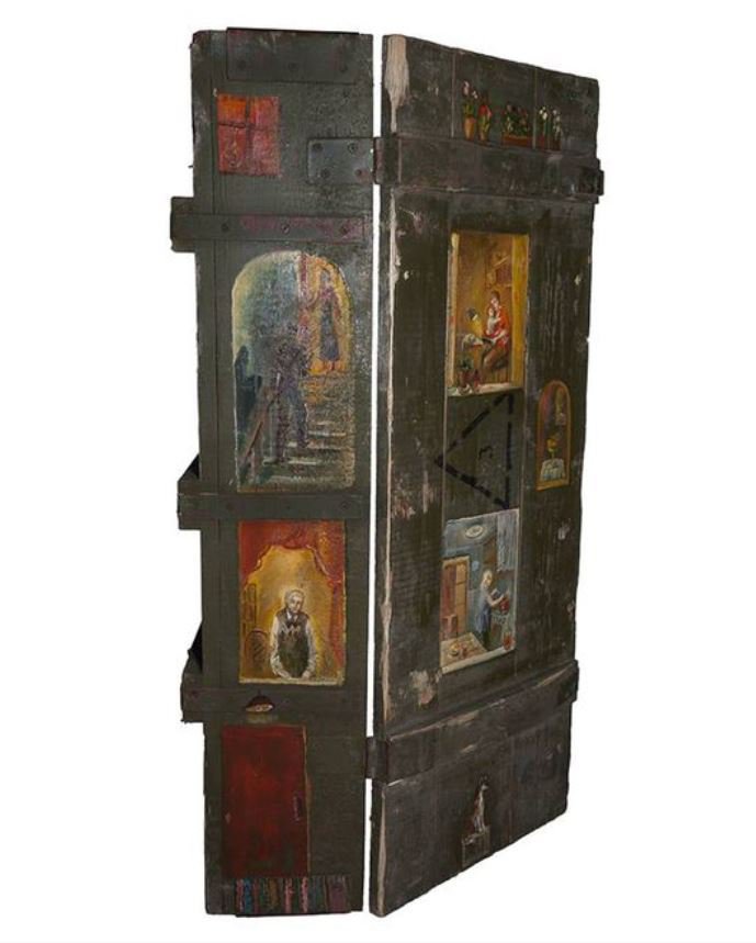 В Львове художники расписали стены храмов фигурами карателей с нимбами В Львове художники расписали стены храмов фигурами карателей с нимбами