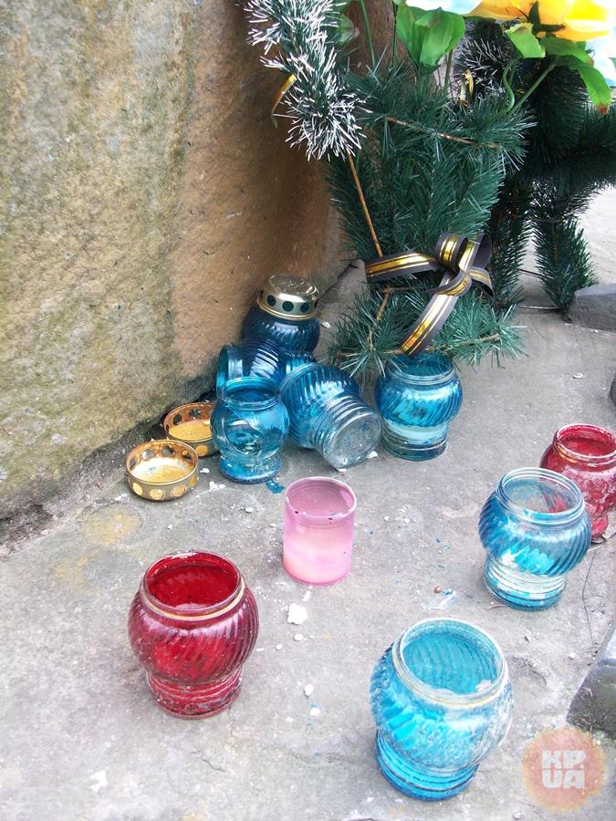 Укроподонки отпилили руку бронзовому памятнику воинам-афганцам