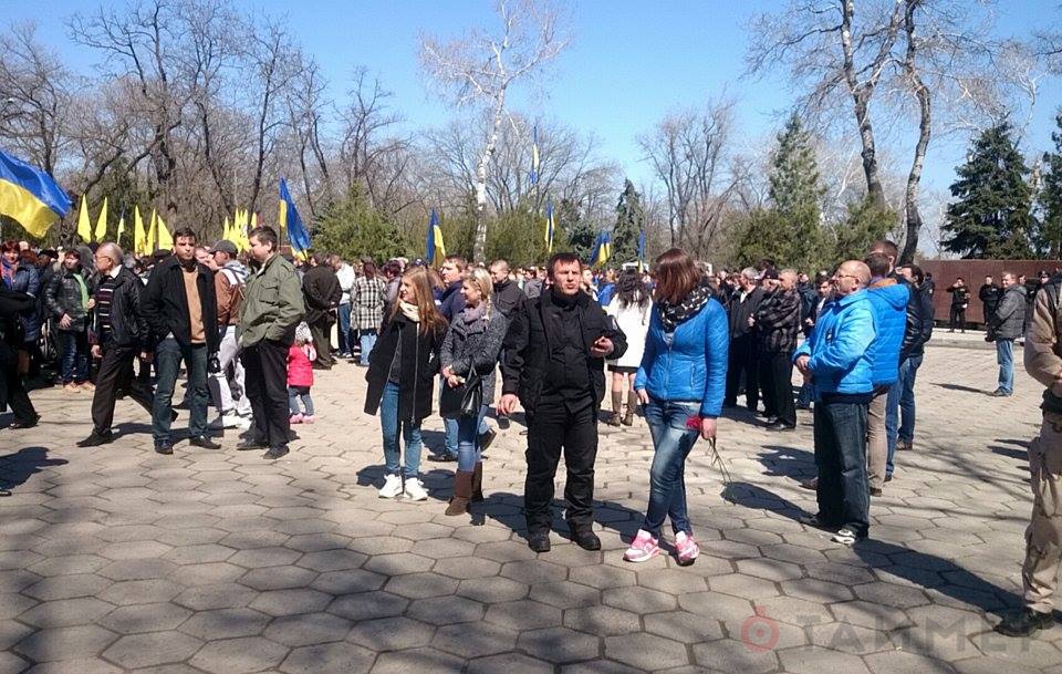 В ожидании Порошенко на Аллее Славы сцепились «куликовцы» и «евромайдановцы» В ожидании Порошенко на Аллее Славы сцепились «куликовцы» и «евромайдановцы»