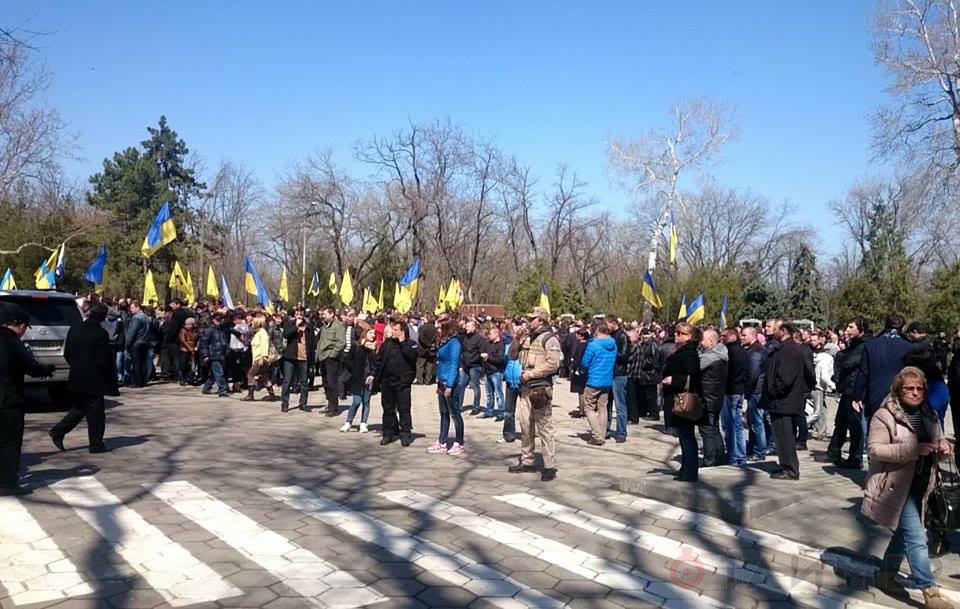 В ожидании Порошенко на Аллее Славы сцепились «куликовцы» и «евромайдановцы» В ожидании Порошенко на Аллее Славы сцепились «куликовцы» и «евромайдановцы»