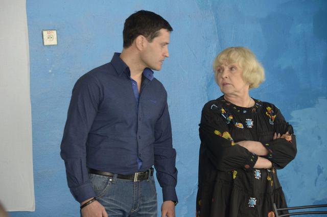 Старая курва... Старая курва...