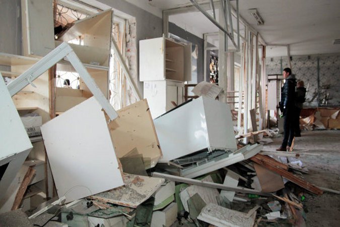 Снаряды нацгвардии долетели в Донецке до городской больницы Снаряды нацгвардии долетели в Донецке до городской больницы