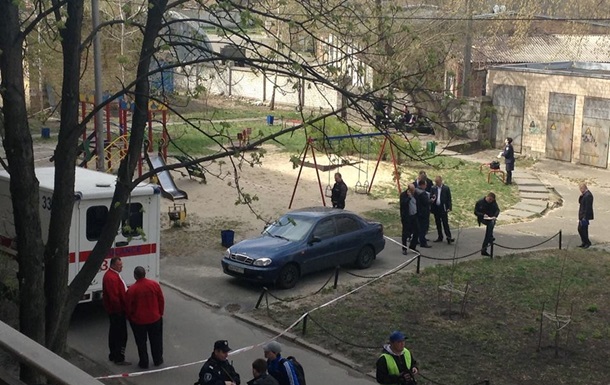 В Киеве застрелили журналиста Олеся Бузину В Киеве застрелили журналиста Олеся Бузину