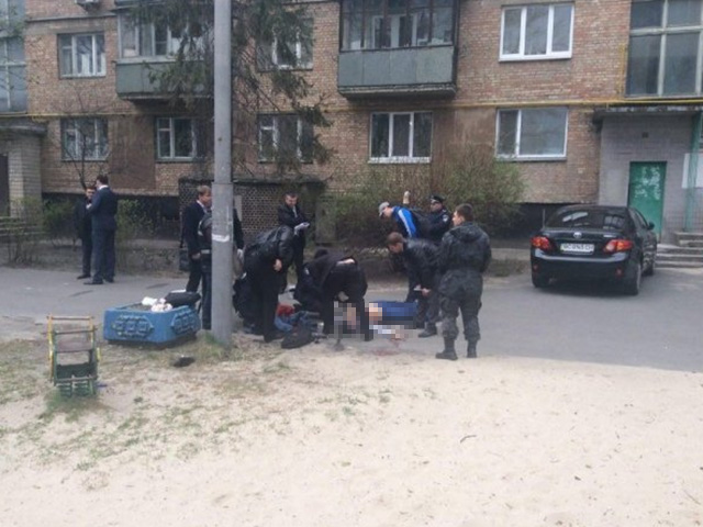 В Киеве застрелили журналиста Олеся Бузину В Киеве застрелили журналиста Олеся Бузину