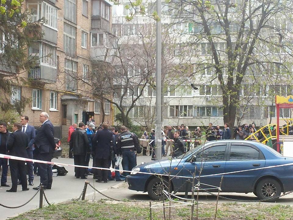 В Киеве застрелили журналиста Олеся Бузину В Киеве застрелили журналиста Олеся Бузину
