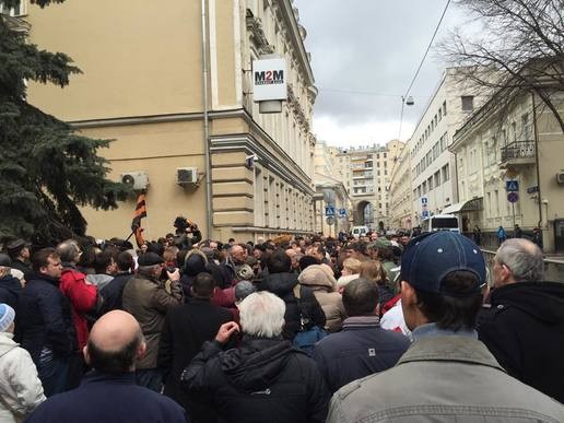 Акция памяти #ОлесьБузина у посольства Украины в Москве