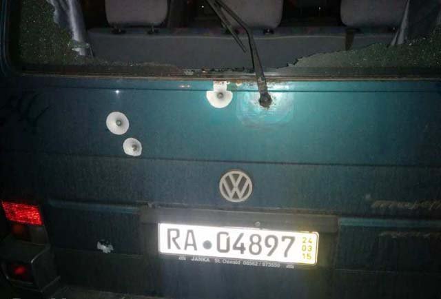 В центре Харькова охранники расстреляли машину активистов «Стоп наркотик» В центре Харькова охранники расстреляли машину активистов «Стоп наркотик»