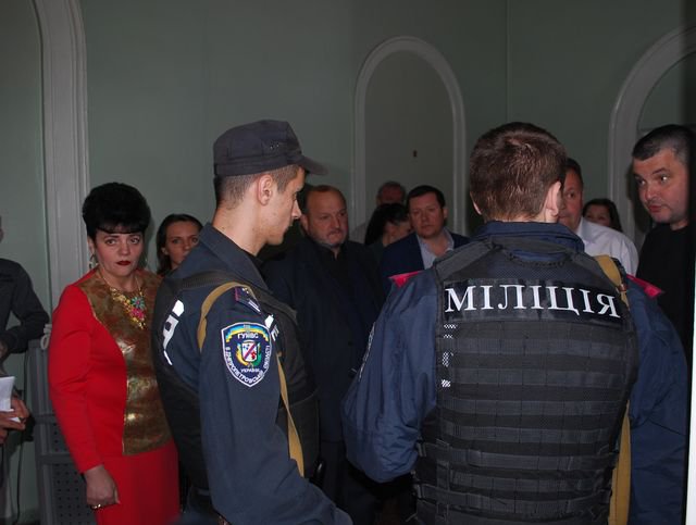 Мусорная люстрация продолжается: «Правый сектор» ликвидирует конкурентов на выборах Мусорная люстрация продолжается: «Правый сектор» ликвидирует конкурентов на выборах