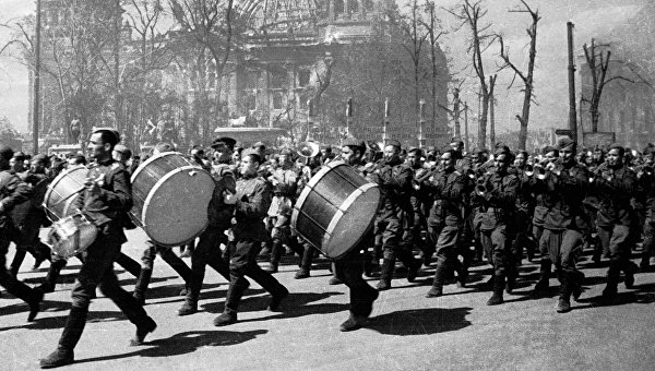 Владимир Скачко. Паны-антикоммунисты дают задний ход Владимир Скачко. Паны-антикоммунисты дают задний ход