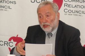 Укро-хазары записываются в неонацистский полк «Азов»