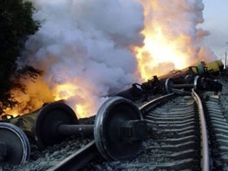 Неизвестные взорвали железную дорогу под Одессой Неизвестные взорвали железную дорогу под Одессой