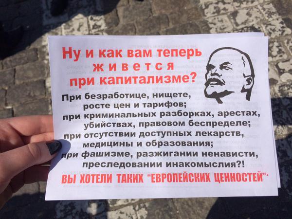 В центре Харькове на митинге КПУ начались стычки с укроскакунами В центре Харькове на митинге КПУ начались стычки с укроскакунами