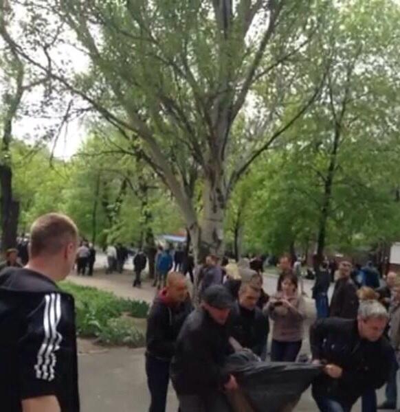 9 мая годовщина расстрела праздничной демонстрации в Мариуполе