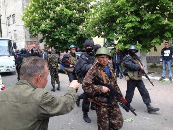 9 мая годовщина расстрела праздничной демонстрации в Мариуполе