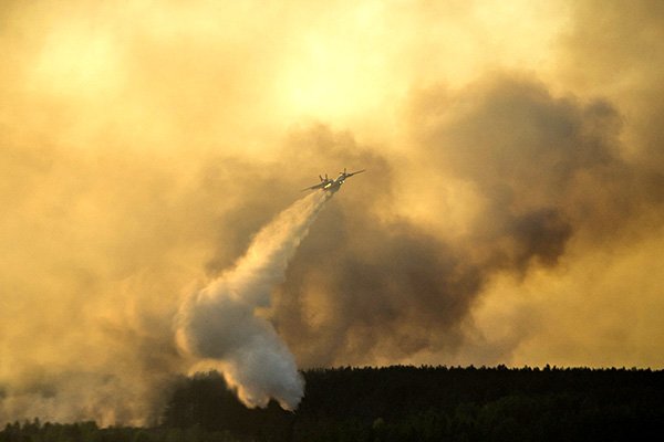 Для тушения пожара в Чернобыле у Киева остался один вертолет Для тушения пожара в Чернобыле у Киева остался один вертолет