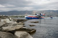 Крушение траулера "Дальний Восток": поиски рыбаков продолжаются