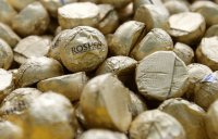 Казахстан изымает из продажи сладости "Аленка" и Roshen, сделанные в России