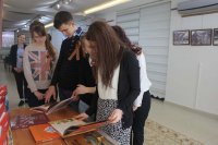 Турецкая молодежь надела георгиевские ленточки