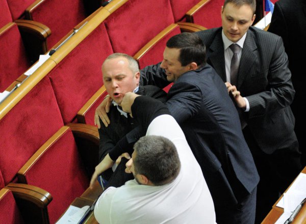 Украинский политик: Верховная рада превратилась в уродливое шоу