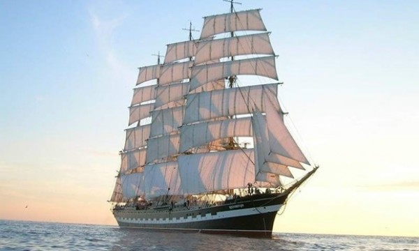 В Керчь прибудет один из самых больших парусников в мире