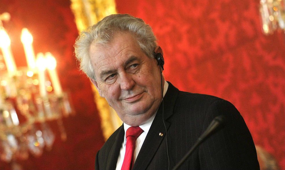 Хватит гадать на ромашке: "приедет, не приедет". Парад Победы не обеднеет. Хватит гадать на ромашке: "приедет, не приедет". Парад Победы не обеднеет.