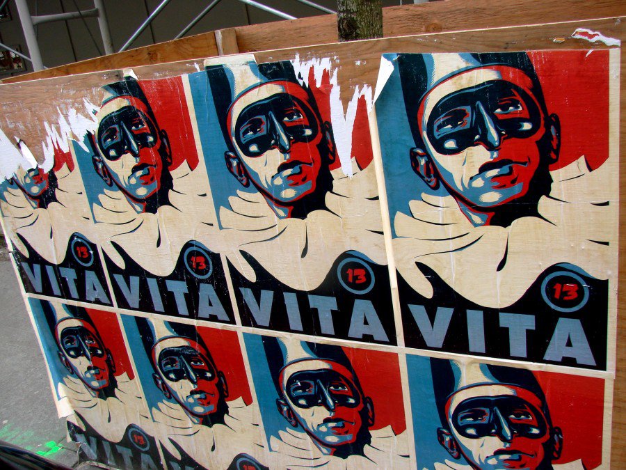 Стрит арт и политика - самый крупный флешмоб в истории уличного искусства!