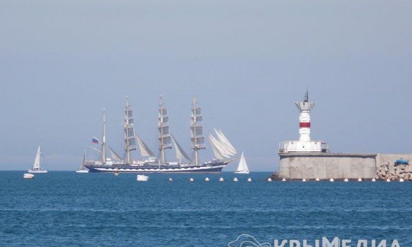 В Севастопольский порт зашел четырехмачтовый барк «Крузенштерн»