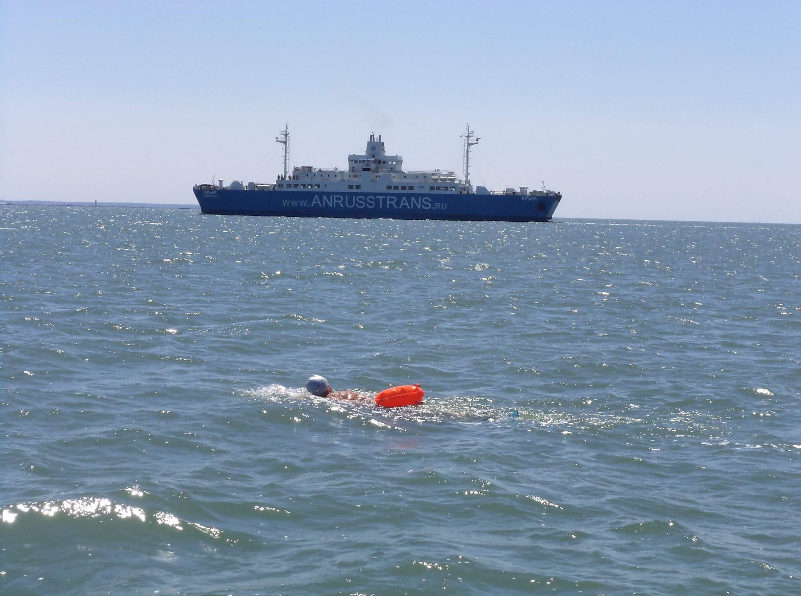 Днепропетровский пловец-экстремал переплыл Керченский пролив в ознаменование 70-й годовщины Дня Победы Днепропетровский пловец-экстремал переплыл Керченский пролив в ознаменование 70-й годовщины Дня Победы