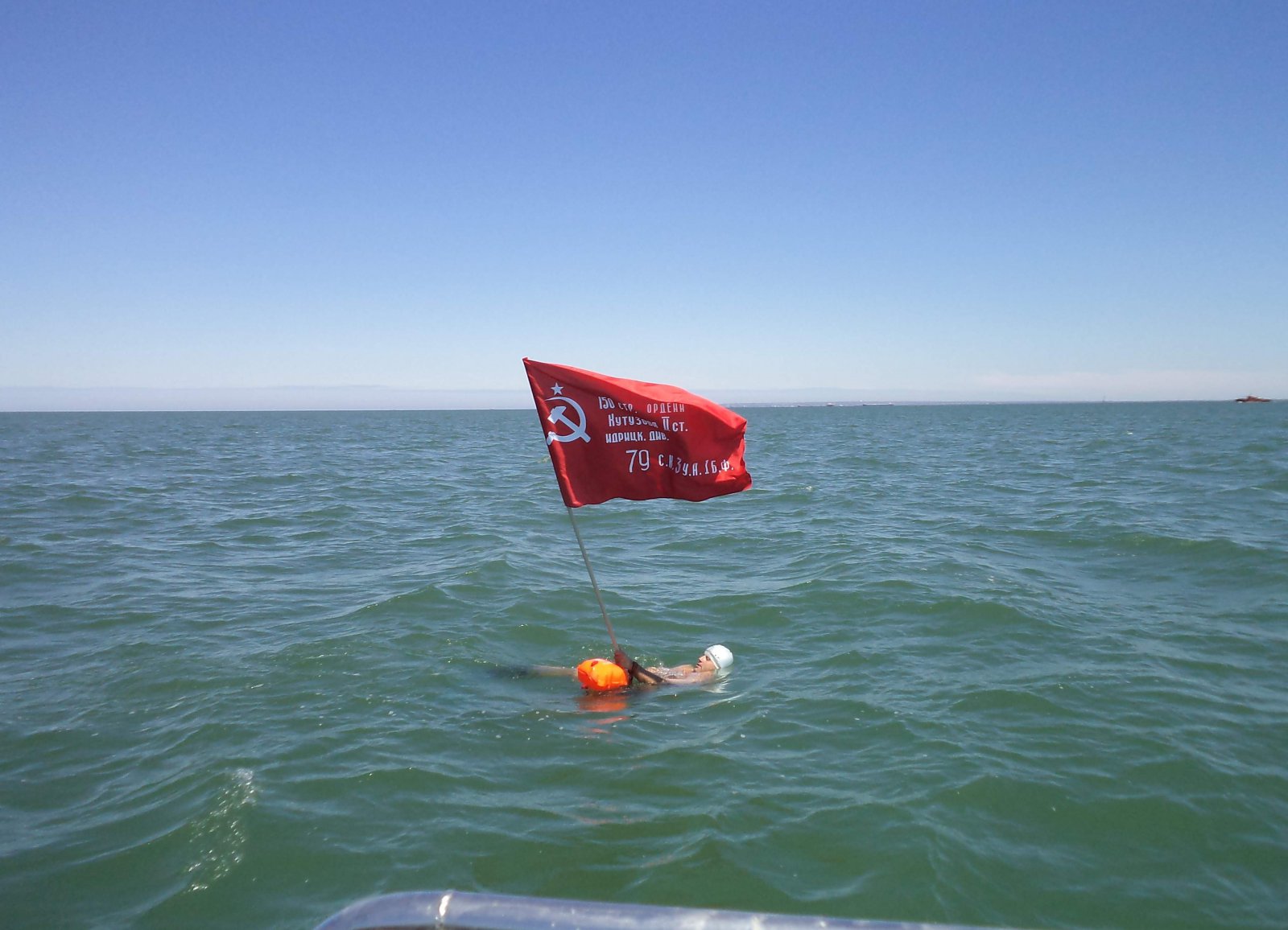 Днепропетровский пловец-экстремал переплыл Керченский пролив в ознаменование 70-й годовщины Дня Победы Днепропетровский пловец-экстремал переплыл Керченский пролив в ознаменование 70-й годовщины Дня Победы