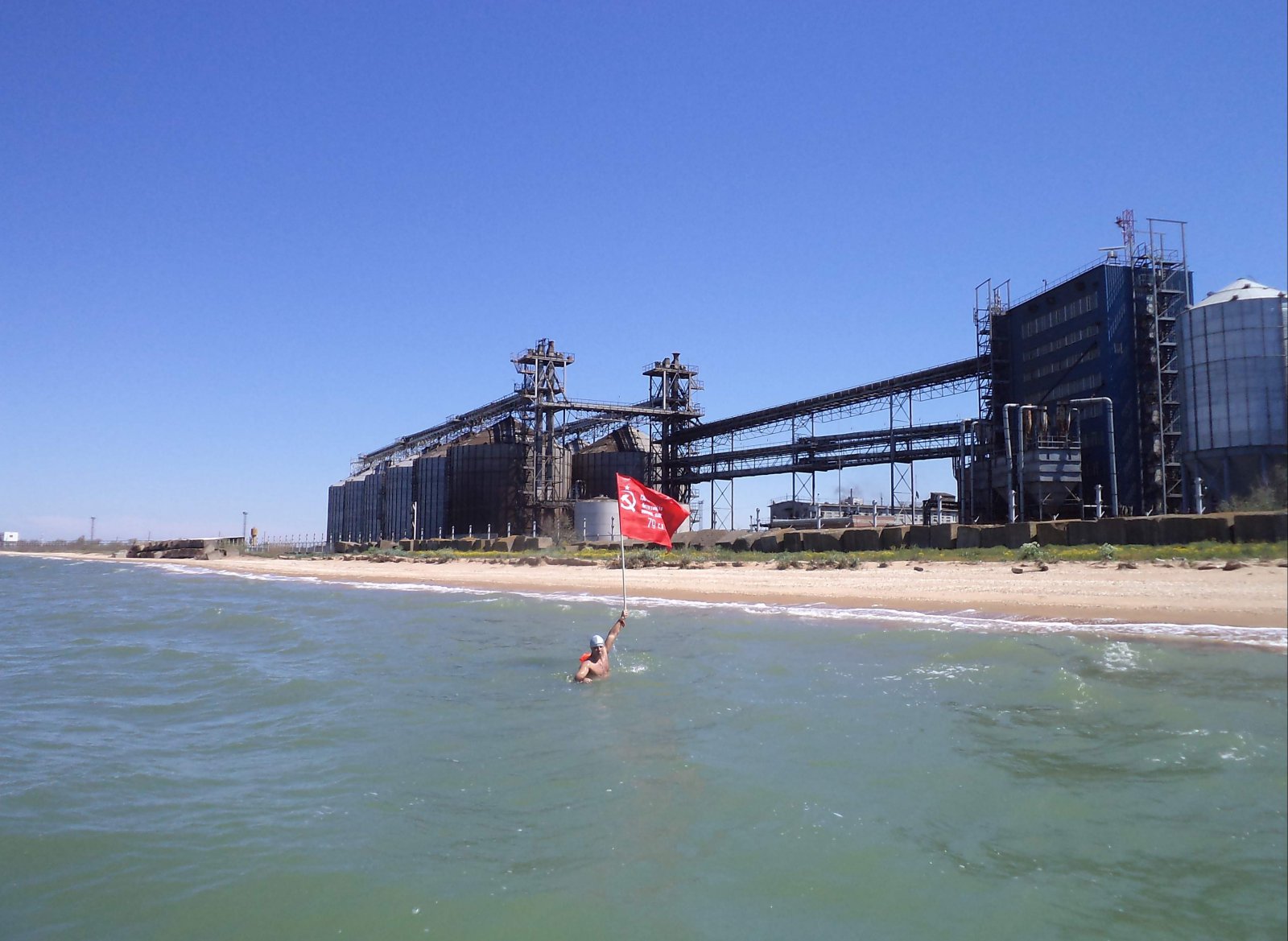 Днепропетровский пловец-экстремал переплыл Керченский пролив в ознаменование 70-й годовщины Дня Победы Днепропетровский пловец-экстремал переплыл Керченский пролив в ознаменование 70-й годовщины Дня Победы