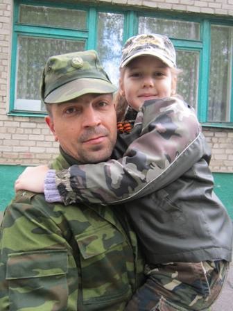 «Беркут» - наше все: горловских детишек ко Дню Победы поголовно одели в форму спецподразделения милиции (ФОТО) «Беркут» - наше все: горловских детишек ко Дню Победы поголовно одели в форму спецподразделения милиции (ФОТО)