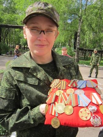 «Беркут» - наше все: горловских детишек ко Дню Победы поголовно одели в форму спецподразделения милиции (ФОТО) «Беркут» - наше все: горловских детишек ко Дню Победы поголовно одели в форму спецподразделения милиции (ФОТО)