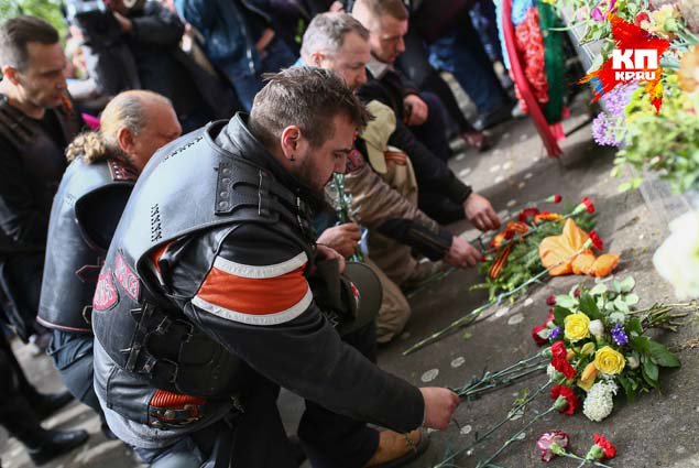 «Ночные волки» с мотопробегом въехали в Берлин «Ночные волки» с мотопробегом въехали в Берлин