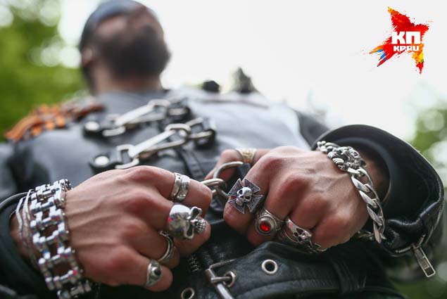 «Ночные волки» с мотопробегом въехали в Берлин «Ночные волки» с мотопробегом въехали в Берлин