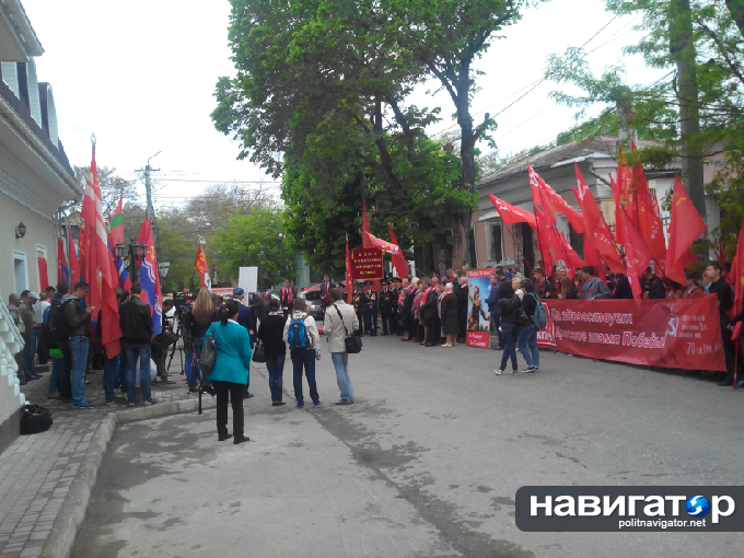 В Симферополе установили памятную доску Сталину В Симферополе установили памятную доску Сталину