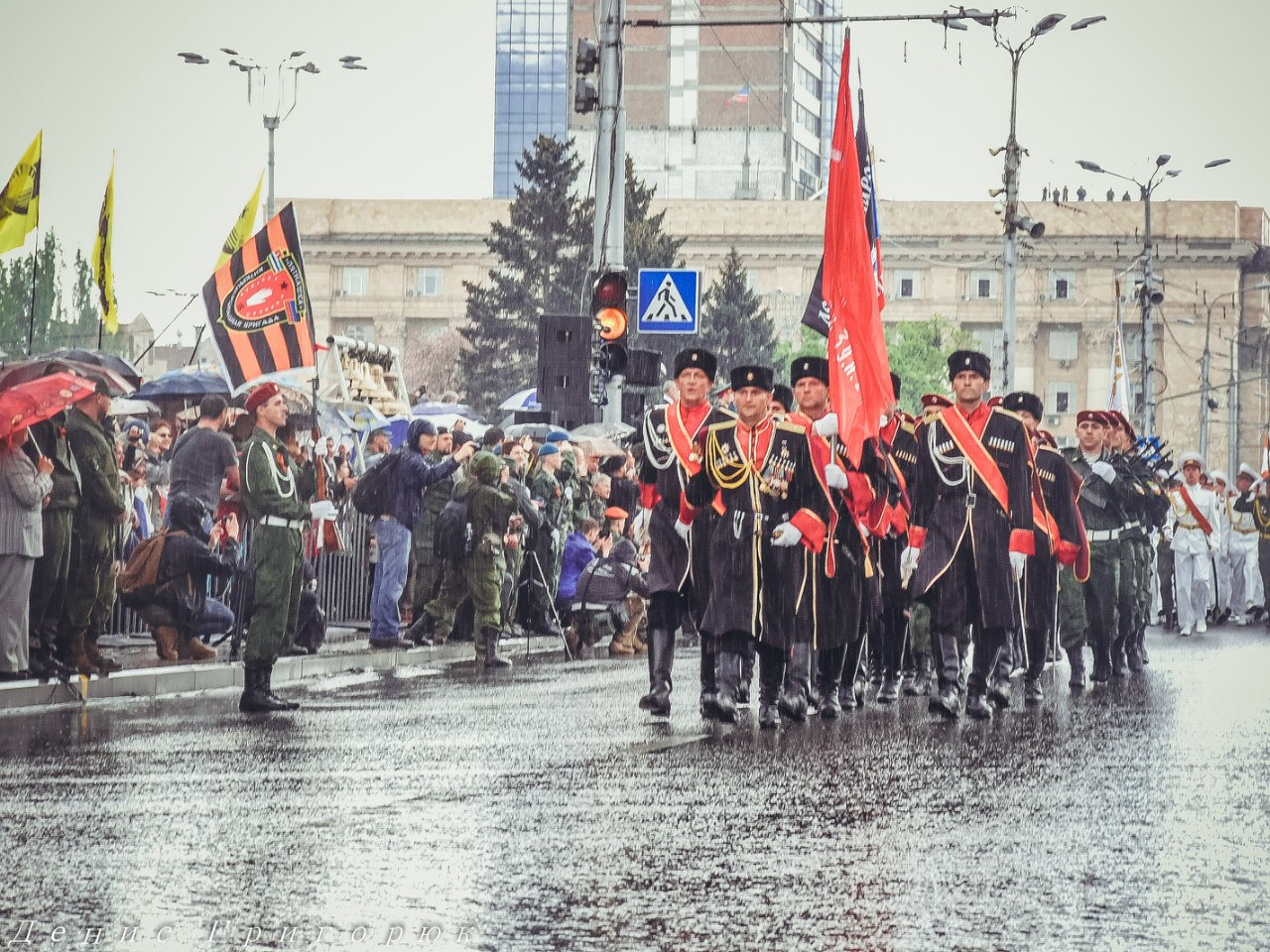 Онлайн-трансляция парада в честь Дня Победы в Донецке Онлайн-трансляция парада в честь Дня Победы в Донецке