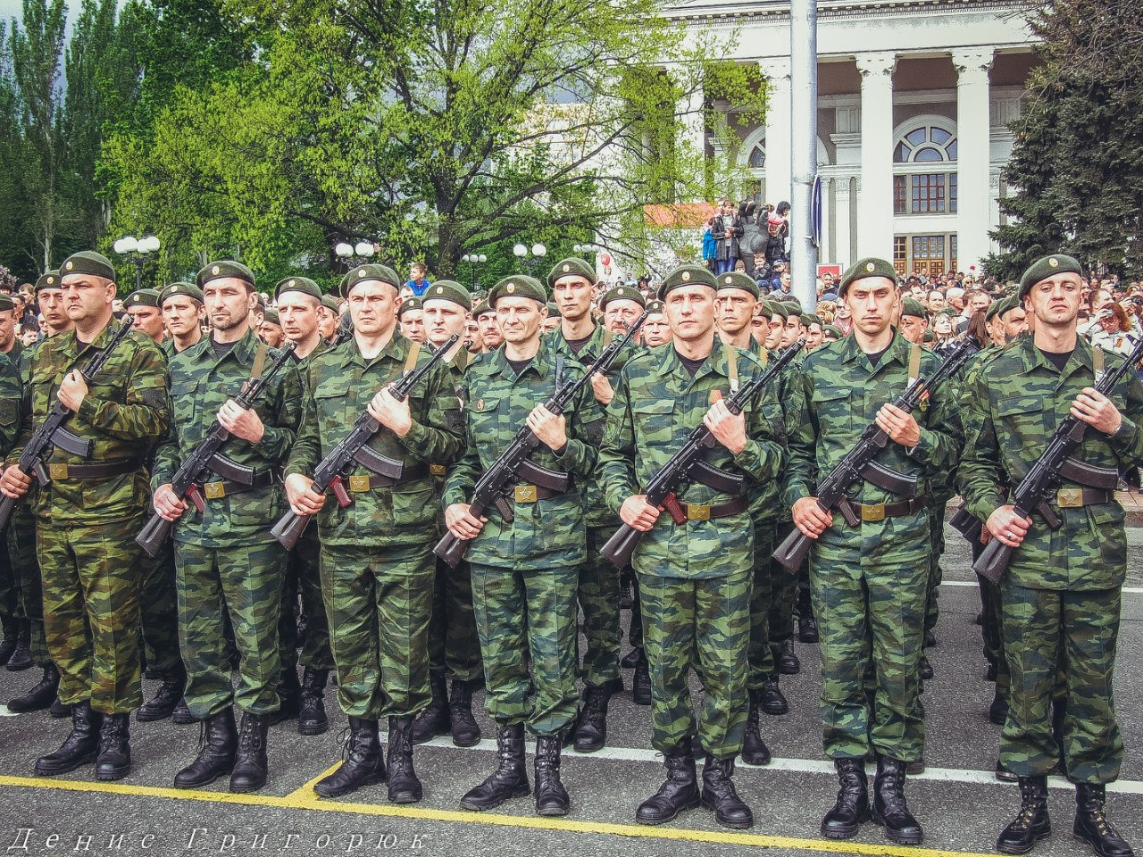 Онлайн-трансляция парада в честь Дня Победы в Донецке Онлайн-трансляция парада в честь Дня Победы в Донецке