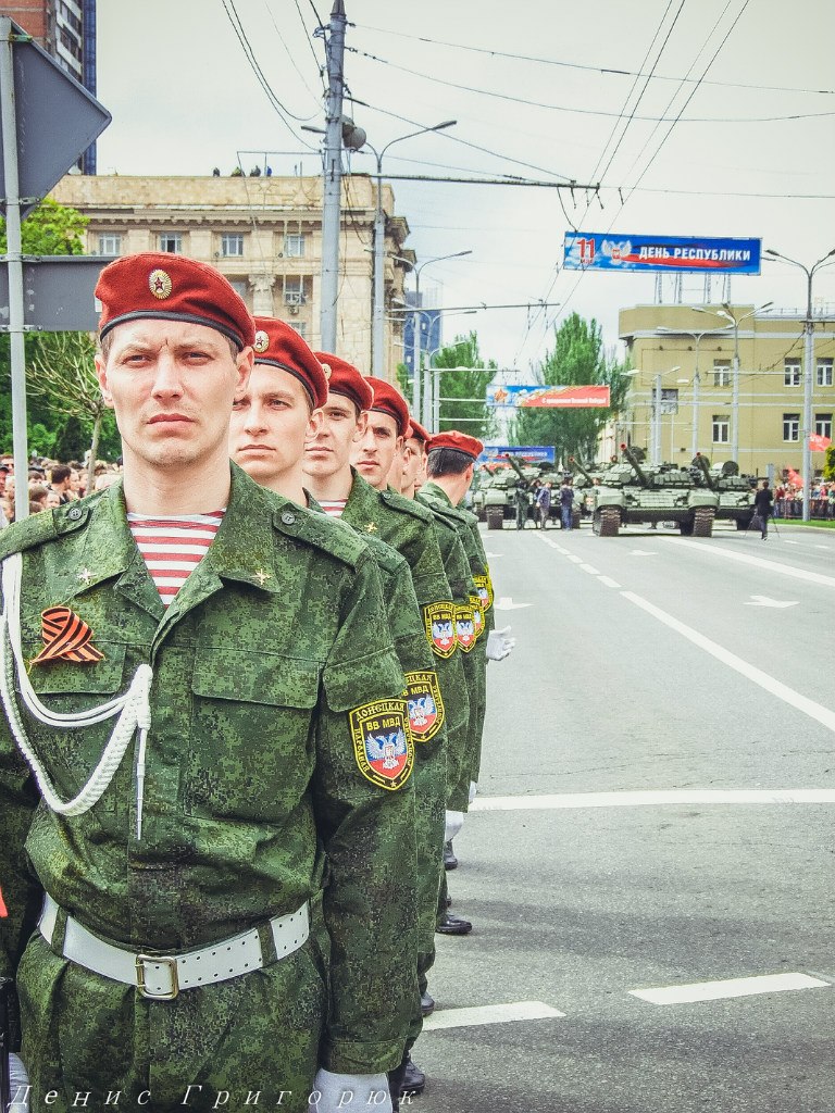 Онлайн-трансляция парада в честь Дня Победы в Донецке Онлайн-трансляция парада в честь Дня Победы в Донецке