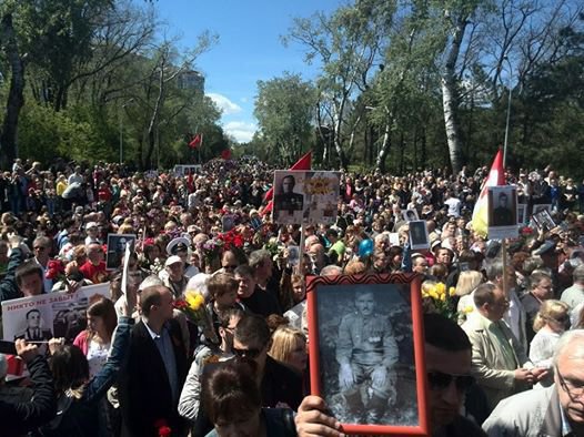 Тысячи одесситов отметили 9 мая речевкой «Вон из Одессы, бандеровские бесы» Тысячи одесситов отметили 9 мая речевкой «Вон из Одессы, бандеровские бесы»