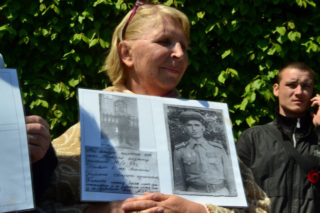 9 мая: Киевляне вышли с Георгиевскими лентами вопреки запрету Порошенко 9 мая: Киевляне вышли с Георгиевскими лентами вопреки запрету Порошенко