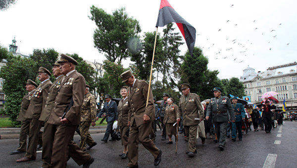 Порошенко объявил УПА «другим фронтом» борьбы с фашизмом Порошенко объявил УПА «другим фронтом» борьбы с фашизмом