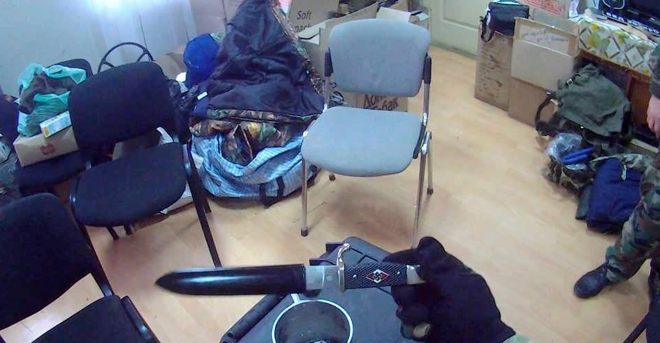 Укрофашисты используют оружие и вещи с символикой Третьего рейха