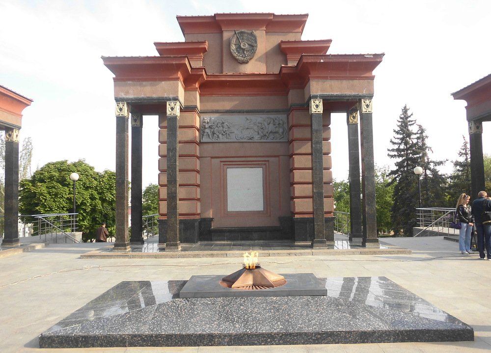 Церемония передачи Государственного флага городам и районам ЛНР состоялась в Луганске Церемония передачи Государственного флага городам и районам ЛНР состоялась в Луганске